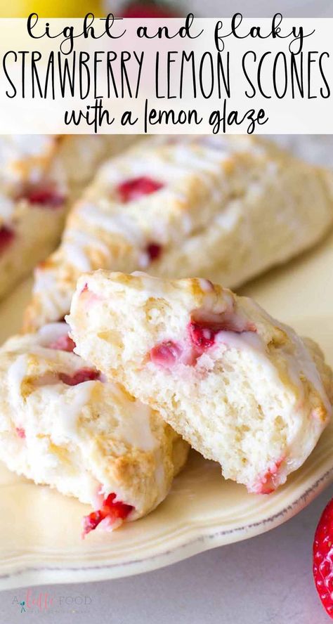 Strawberry Lemon Scones, Classic Scones Recipe, Strawberry Scones, Breakfast Muffin, Scones Recipe Easy, Lemon Scones, Homemade Scones, Family Desserts, Pane Dolce