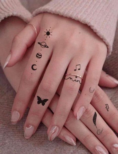 42 Tattoo, Tato Minimal, Tato Henna, Finger Tattoo For Women, Hand And Finger Tattoos, Pretty Hand Tattoos, Henna Tattoo Designs Hand, Simple Henna Tattoo, Small Pretty Tattoos