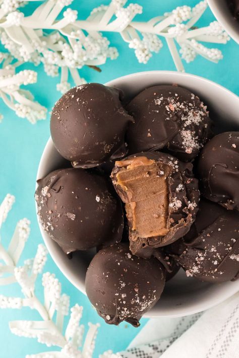 Salted Caramel Chocolate Truffles, Sea Salt Caramel Truffles, Truffle Charcuterie Board, Chocolate Caramel Truffles, Caramel Truffles Recipe, Thanksgiving Truffles, Salted Caramel Truffles Recipe, Fall Truffles, Caramel Balls