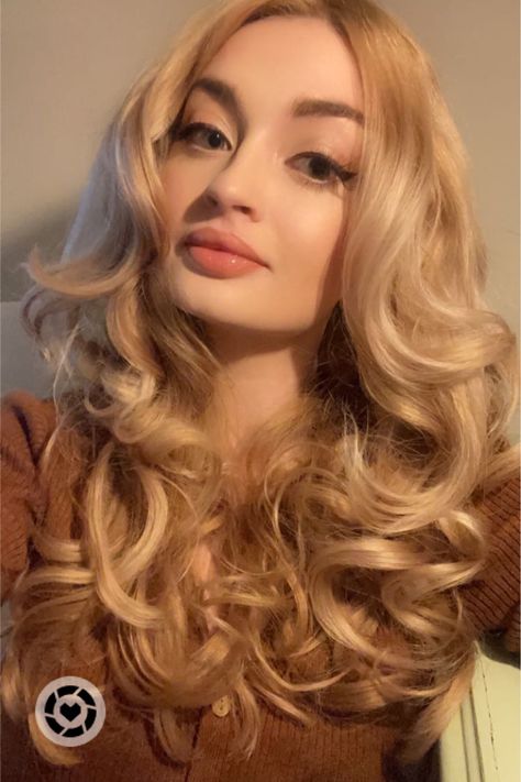 Heated Rollers Hairstyles, 70's Hair, Hair With Curls, 70’s Hair, Winter Blonde Hair, Heated Rollers, Winter Blonde, Simple Clothes, 70s Hair