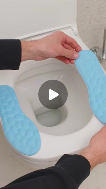 Home Cleaning Hacks Videos, Cleaning Shower Hacks, Everyday Hacks Diy, Toilet Hacks, Toilet Cleaning Tips, Cool Life Hacks, Inventions Sympas, Gadgets To Buy, Shower Cleaning Hacks