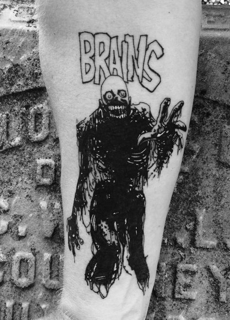 Zombie from Return of the Living Dead Left 4 Dead Tattoo, Zombie Tattoo Design, Grave Yard Tattoos, Saw Tattoo Jigsaw, Rob Zombie Tattoo, Zombie Tattoo Ideas, Twd Tattoo, Zombie Pictures, Tattoos Horror