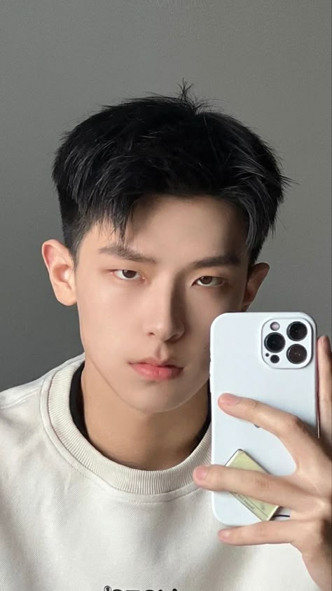 Short Mid Part Hair Men, Mid Part Hairstyles Men Korean, Asian Men Side Part Haircut, Asian Two Block Haircut, 2 Block Haircut Men Short, Korean Short Haircut Men, Short Haircut Men Asian, Mid Part Haircut Men, Asian Short Hair Men