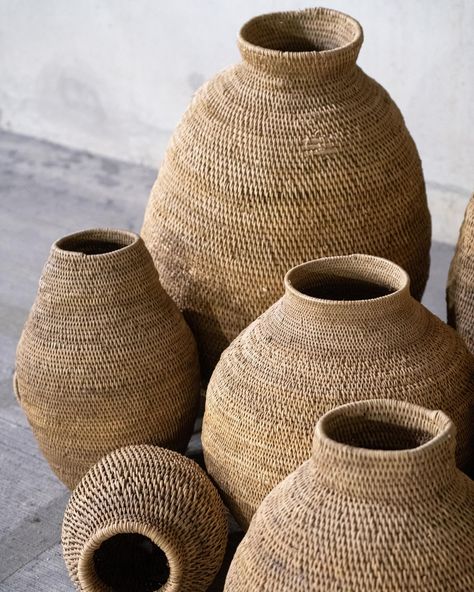 Discover the timeless elegance of the Bohero Buhera basket, a masterpiece of African craftsmanship. Handwoven by skilled artisans from the Buhera district, these baskets are made from local river reeds and originally used for storing grains and seeds. Each basket’s unique shape and intricate weave showcase the natural beauty of the materials, offering an organic aesthetic perfect for any modern home. Transform your space with a piece that’s not just decor, but a story. Explore the captivati... Organic Store, African Interior, Organic Aesthetic, Zimbabwe, Zambia, Beautiful Interiors, Natural Materials, Hand Woven, Borders