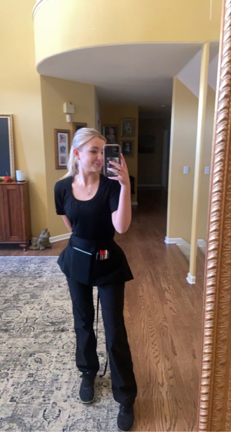 All Black Outfit Waitress, Cute Waiter Outfit, Food Service Outfit, Bartender Outfits Female, Bartender Outfit Female Classy, Server Outfits Restaurant Black, Restaurant Worker Outfit, Waitressing Outfit, Bar Waitress Outfit