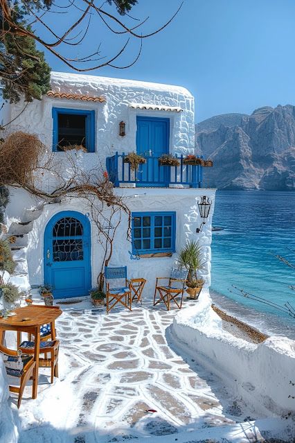 House In Greece, Greece House, Junk Chic Cottage, Beautiful Small Homes, Cute Cottage, Beach House Style, Island House, Chic Cottage, Beach House Design