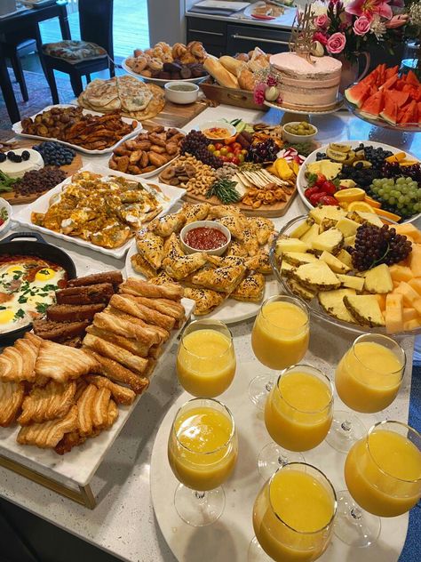 Brunch Vibes, Brunch Food, Party Food Buffet, Catering Ideas Food, Food Displays, Think Food, 17th Birthday, Buffet Food, Julia Child