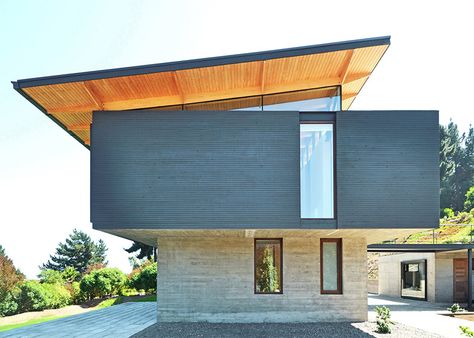 Timber-lined roof perches at an angle on Chilean seaside home Slanted Roof, Sliding Shutters, Seaside House, Timber Beams, Clerestory Windows, Casas Coloniales, Weekend House, Concrete House, Ground Floor Plan