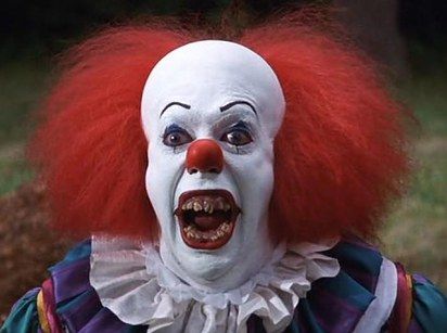 Tim Curry as Pennywise Penny Wise Clown, Clown Film, Dark Gif, Es Pennywise, Stephen King It, Stephen Kings, Pennywise The Clown, Norman Bates, Tim Curry