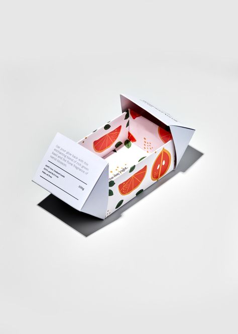 Price Tag Design, Apple Packaging, Packaging Photography, Clever Packaging, Bakery Design Interior, Handmade Packaging, Cake Packaging, Rabbit Rabbit, Cool Packaging