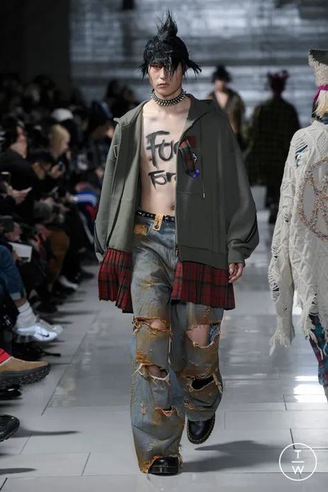 Tagwalk: The Fashion Search Engine Punk Runway, Japanese Punk Fashion, Modern Punk Fashion, Punk Japanese, Japanese Punk, Punk Movement, Japanese Craftsmanship, Punk Culture, Punk Clothing