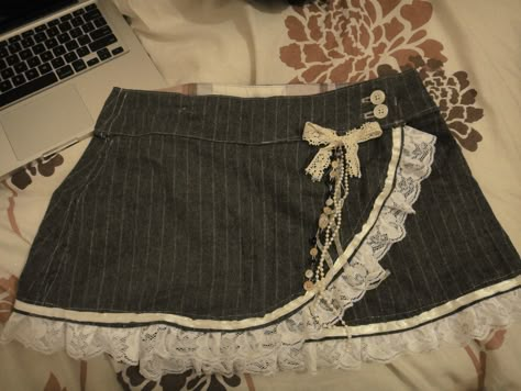 Vintage Diy Clothes, Coquette Skirts, Aesthetic Skirt, Lace Outfits, Lace Skirts, Skirt Diy, Fatal Frame, Vintage Skirts, Made From Scratch