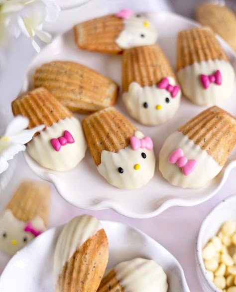 Hello Kitty Birthday Party Ideas Cake, Hello Kitty Birthday Decorations, Hello Kitty Birthday Theme, Kitty Cookies, Hello Kitty Theme Party, Hello Kitty Cookies, Hello Kitty Birthday Cake, Hello Kitty Birthday Party, Hello Kitty Baby