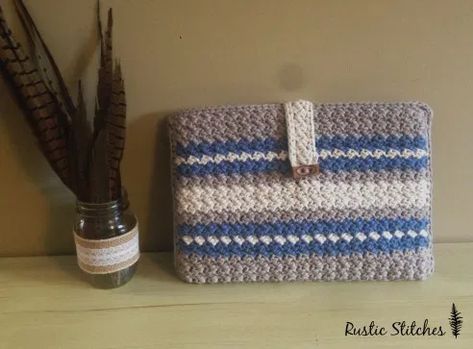 Laptop Case Pattern, Crochet Laptop Sleeve, Crochet Laptop Case, Crochet Phone Cases, Crochet Case, Easy Crochet Projects, Crochet Bag Pattern, Crochet Purses, Laptop Case