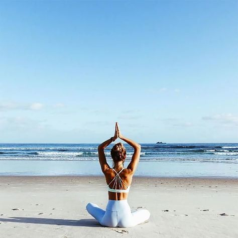 Yoga Foto's, Sjana Elise, Yoga Inspiration Photos, Yoga On The Beach, Photo Yoga, Yoga Poses Photography, Yoga Nature, Yoga Photoshoot, Ashtanga Vinyasa Yoga