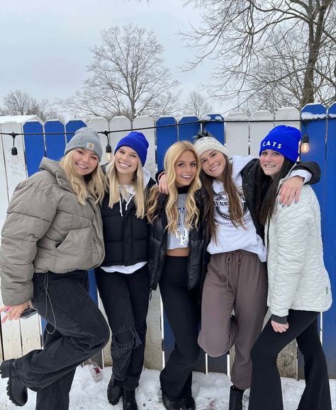 #aesthetic #besties #picinspo #tailgateoutfit #gameday #kentucky #college #alcohol #darty #party #greeklife #ootd Winter Tailgate Outfit College, Sec Gameday Outfits Cold, Winter Gameday Outfit College, Ttu Game Day Outfit, Jmu Gameday Outfit, Frat Party Outfit, Frat Parties, Cat Years, Tailgate Outfit