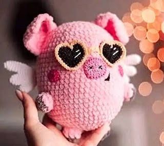 PATRON GRATIS CERDO AMIGURUMI 55278 Pig Amigurumi, Kat Haken, Crochet Stuffies, Crochet Valentine Patterns, Mini Amigurumi, Crochet Pig, Crochet Panda, Valentines Patterns, Bunny Crochet