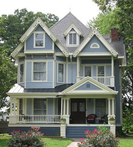 Vintage Suburban House, Vintage Exterior House, Heritage Home Exterior, Suburban House Exterior, Dream House Aesthetic, Victorian Style Homes, Suburban House, Sims House Design, Cute House