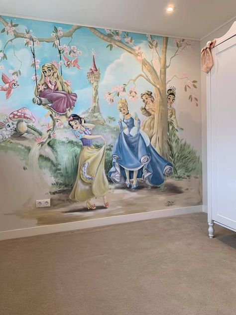 Disney Princess Nursery Mural, Kids Wall Murals Painted Disney, Princess Mural Bedroom, Disney Mural Bedroom, Disney Princess Mural, Disney Princess Room Ideas, Accent Wall Kids Room, Princess Wall Mural, Painting Classroom