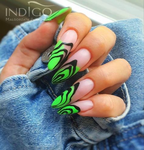 Neo Green Nails, Neon Green Nails Ideas, Shego Inspired Nails, Shego Nails, Neon Green Nail Ideas, Neon Green Nails Design, Nails Neon Green, Black Nails Short, Soft Neon