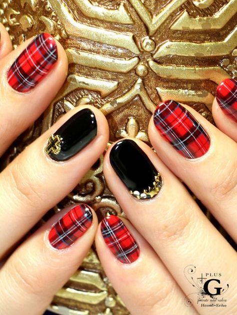 Winter Wedding Nails, Dogs Nails, Argyle Nails, Plaid Nail Art, Sharp Claws, Plaid Nails, Her Nails, Christmas Nail Art Designs, Nail Art Wedding