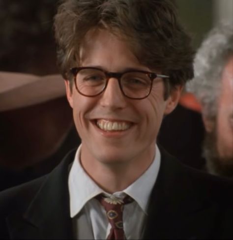 Hugh Grant Love Actually, Hugh Grant Glasses, Nerdy Guys With Glasses, Hugh Grant Bridget Jones, Nerdy Guy Aesthetic, Hugh Grant 90s, Young Hugh Grant, Nerdy Guys, Adam Brody