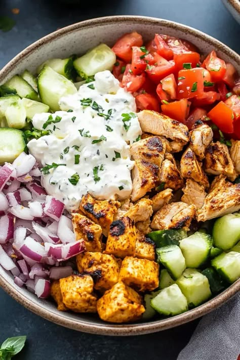 Chicken Gyro Bowl – Gesund und Lecker Chicken Gyros Bowl, Bowl Meals Healthy, Healthy Chicken Bowls, Chicken Tzatziki Bowl, Gyros Bowl, Chicken Gyro Bowl, Sabbath Ideas, Greek Bowl, January Goals