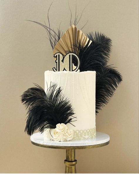 Hollywood Glam Cake Ideas, Masquerade Party Cake Ideas, Great Gatsby Party Cake, 1920s Themed Cake, Great Gatsby Party Food Ideas, 1920s Cake Ideas, Great Gatsby 50th Birthday Party, Roaring 20s Cake Ideas, Gatsby Cake Ideas