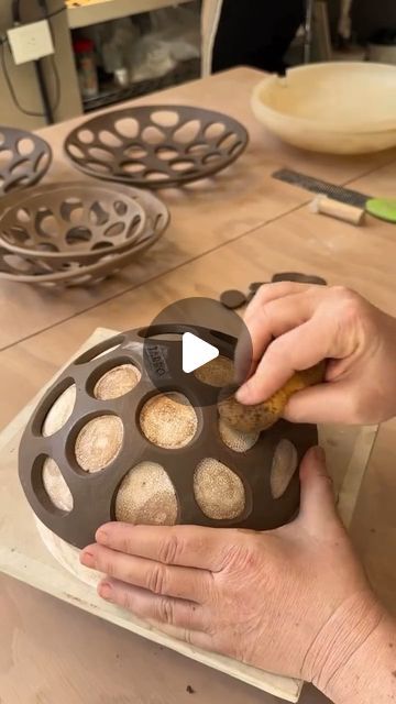 Ceramics Videos on Instagram: "Clay bowl design by @tarro.ceramica" Coil Clay Projects Ideas, Home Pottery Studio Ideas, Easy Pottery Gifts, Hand Built Bowls Pottery, Air Dry Clay Bowls Ideas, Ceramic Yarn Bowl Ideas, Ceramics Bowl Ideas, Hand Building Ceramics Ideas, Ceramic Coil Projects