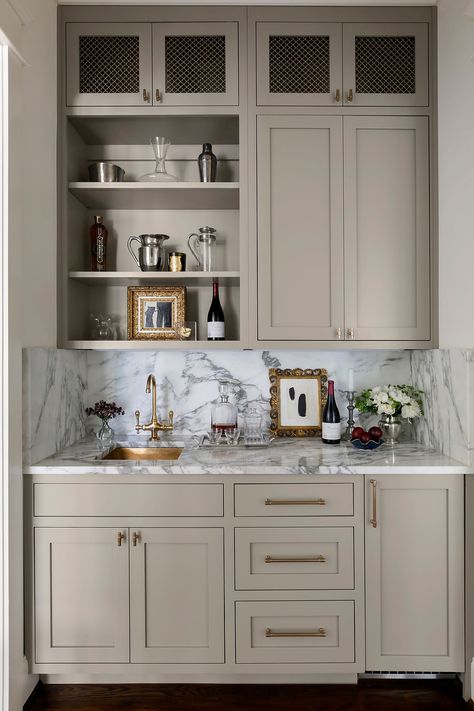 A beautiful bar. Wet Bar In Breakfast Nook, Wet Bar Pantry, Dinning Room Built In Bar, Kitchen Wet Bar Ideas, Pantry With Bar, Bar Nook In Living Room, Wet Bar In Kitchen, Built In Home Bar, Bar Style Kitchen