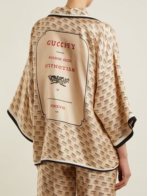 Gucci Pajamas | #opulentmemory #minimalism #loungewear #classic #parisian #stayathome #wfh Pyjama Trend, Pijamas Women, Summer Outfits Y2k, Home Wear Women, Home Wear Women Pajamas, Home Wear Women Casual, Mode Kimono, Pajama Fashion, Summer Outfits Women Over 40