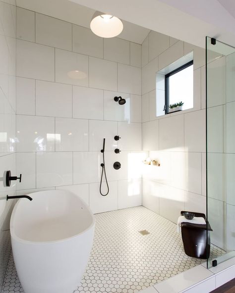 White Bathroom Big Tiles, Big White Bathroom Tiles, Bathroom With Big Tiles, Big Bathroom Tiles, Big Tile Bathroom, Bathroom Big Tiles, Big Tiles Bathroom, Big Bathroom Ideas Master Suite, Black And White Powder Room