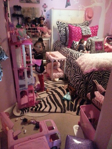 The life of a  Princesses. Mcbling Rooms, Gyaru Bedroom, 2000s Bedroom, 2000s Room, Y2k Bedroom, Y2k Room, Chill Room, Room Redesign, Pinterest Room Decor