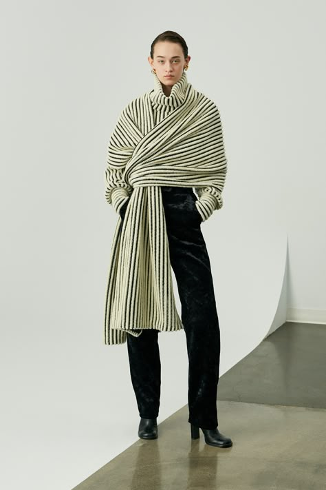 Sid Neigum Fall 2019 Ready-to-Wear Fashion Show Collection: See the complete Sid Neigum Fall 2019 Ready-to-Wear collection. Look 1 Purl Knit, Outfit Essentials, Knit Purl, Antonio Marras, Vogue Germany, Sophisticated Dress, Fashion Weeks, 가을 패션, Fashion Show Collection