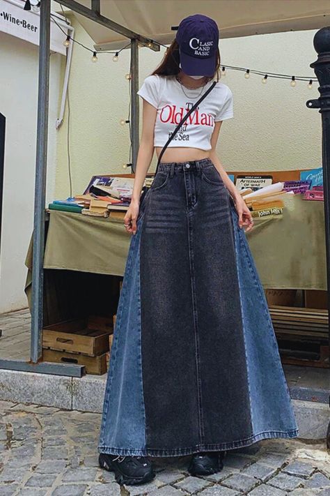 Denim Maxi Skirt Outfit, Layering A Dress, Workwear Outfits, A Line Denim Skirt, Denim Skirt Outfits, Long Denim Skirt, Office Chic, Maxi Skirt Outfits, Fashion Sketches Dresses