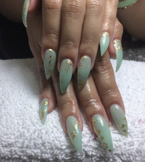 Mint Gold Nails, Mint Green And Gold Nails, Sea Foam Green Nails, Sea Foam Nails, Nails Mint Green, Seafoam Green Wedding, Gold Foil Nails, Mint Green Nails, Hoco Nails