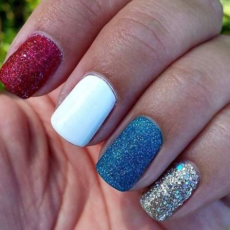 10 Simple Fourth Of July Nails To Keep You Minimalist - Society19 Patriotic Nails, Red White And Blue Nails, White And Blue Nails, Patriotic Nail, Fourth Of July Nails, Holiday Nail Designs, July Ideas, 4th Of July Nails, Red Nail Designs