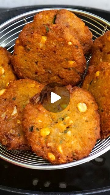 Dal Vada Recipe Video, Masala Vada Recipe, Masala Vada, Rava Ladoo, Delicious Food Image, Vada Recipe, Indian Street Food Recipes, Work Sheet, Indian Cooking Recipes