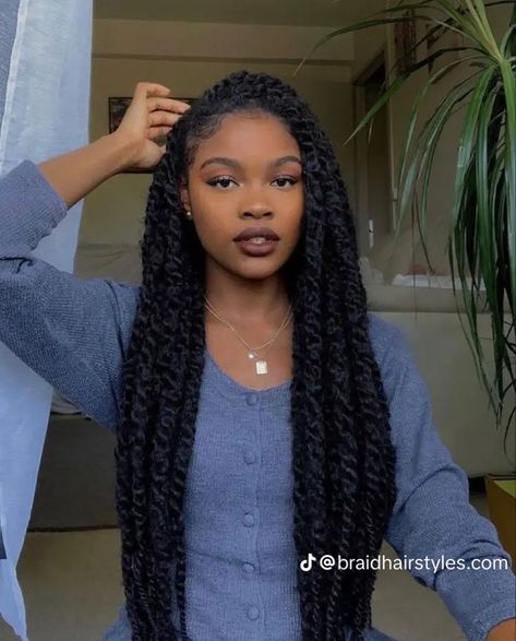 Marley Twists 4c Hair, Small Vs Medium Box Braids, Loose Twists Braids, Jamaican Braids Hairstyles, Marley Box Braids, Box Braids With Marley Hair, Goddess Marley Twists Long, Twist Braids Hairstyles Ideas, Long Twist Hairstyles For Black Women