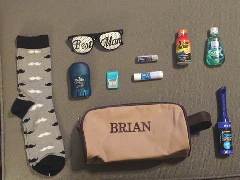 Groomsmen gift bag. Otherwise known as the groomsmen survival kit! Groomsmen Gift Bags Ideas, Groomsmen Day Of Kit, Groomsmen Gifts For Under 21, Groomsmen Survival Kit, Bridal Party Gifts For Groomsmen, Simple Groomsmen Gifts, Groomsmen Kit, Diy Groomsmen Gifts, Groomsmen Bags