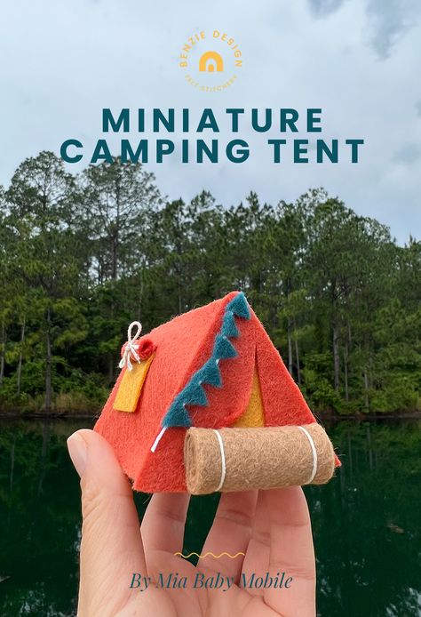 The mountains of felt are calling and we must craft! Free tutorial and pattern for an adorable miniature camping tent. (S'mores not included.) Created by Kristina Gileva for Benzie Design.  #summer #camping #summercrafts #craftingwithkids #feltcrafts #benziefelt #benziedesign #benziedesignmakerteam Miniature Camping, Tent Craft, Camping Ornaments, Camping Toys, Felt Toys Diy, Felt Boards, Diy Tent, Bored Kids, Boho Macrame Wall Hanging