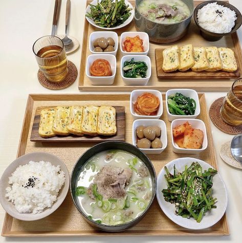 Korean Food Platter, Korean Home Cooked Meals, Lunch Ideas Korean, Korean Dinner Aesthetic, Korean Meal Aesthetic, Korean Dinner Table, Korean Dinner Ideas, Korean Restaurant Food, Aesthetic Korean Food