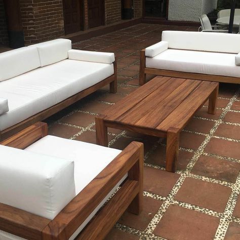 Sala Exterior, Vintage Outdoor Furniture, Wooden Patio Furniture, Ikea Outdoor, Wooden Outdoor Furniture, Pallet Garden Furniture, Wooden Sofa Set Designs, Wooden Patios, Wooden Sofa Designs