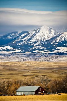 Old Barns, Nantes, Montana Landscape, Snow Covered Mountains, Montana Mountains, Montana Homes, Into The West, Big Sky Country, Old Barn