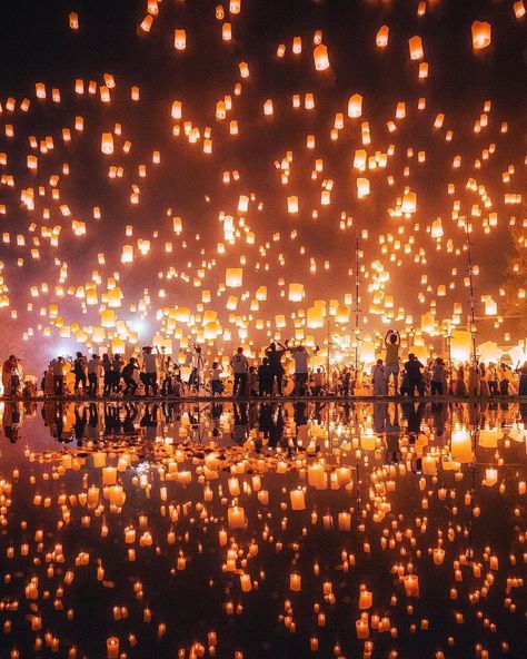 22 Celebrations of Culture From Around the World Chiang Mai, Floating Lantern Festival, Floating Lanterns, Sky Lanterns, Festivals Around The World, Lantern Festival, Thailand Travel, Travel Fun, At Night