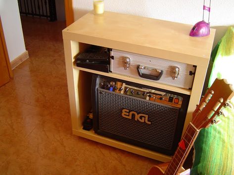 Expedit turned into a guitar amp enclosure - IKEA Hackers Ikea Record Storage, Guitar Amp Stand, Office Music, Guitar Storage, Guitar Studio, Guitar Display, Home Music Rooms, Ikea Expedit, Guitar Room