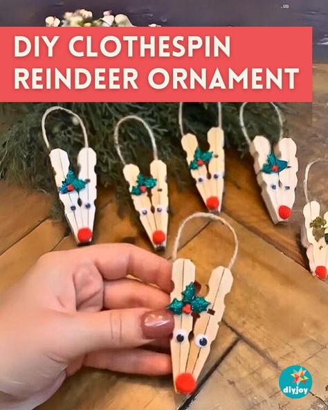 Make the cutest Christmas ornament for your Christmas tree using wooden clothespins! Find the instructions here. Clothespin Reindeer, Reindeer Clothespin, Clothes Pin Ornaments, Clothespin Crafts Christmas, Crochet Bear Hat, Clothespin Diy Crafts, Wooden Clothespin Crafts, Diy Joy, Christmas Clothespins