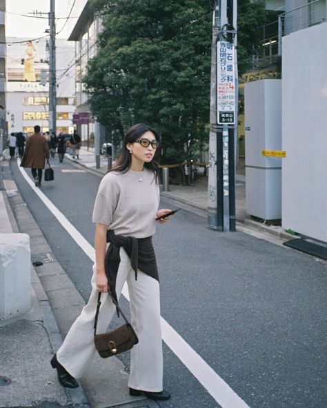 Omy to @bluebottle again ☕️😂 #35mm #bluebottlecoffee #japantrip #tokyo #ootd #dailystyle #contaxt2 #aeyde #gentlemonster Tokyo Ootd, Japan Travel Outfit, Tokyo Outfits, Cos Fashion, Japan Outfits, Japan Fashion Street, Japan Street, Japan Outfit, Tokyo Street Style