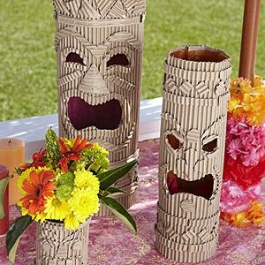 Art Luau decor DIY luau-birthday-party. Corrugated cardboard, layers to make tiki faces.  This is cool. Surfer Party, Tiki Faces, Luau Decorations, Aloha Party, Fest Temaer, Deco Jungle, Hawaiian Luau Party, Luau Birthday Party, Moana Birthday Party