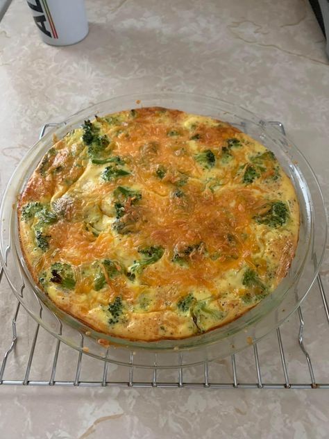 Crustless Broccoli Quiche, Crustless Quiche Recipe, Broccoli Quiche, Breakfast Quiche Recipes, Best Brunch Recipes, Quiche Recipes Easy, Quiche Recipe, Crustless Quiche, Broccoli Cheddar